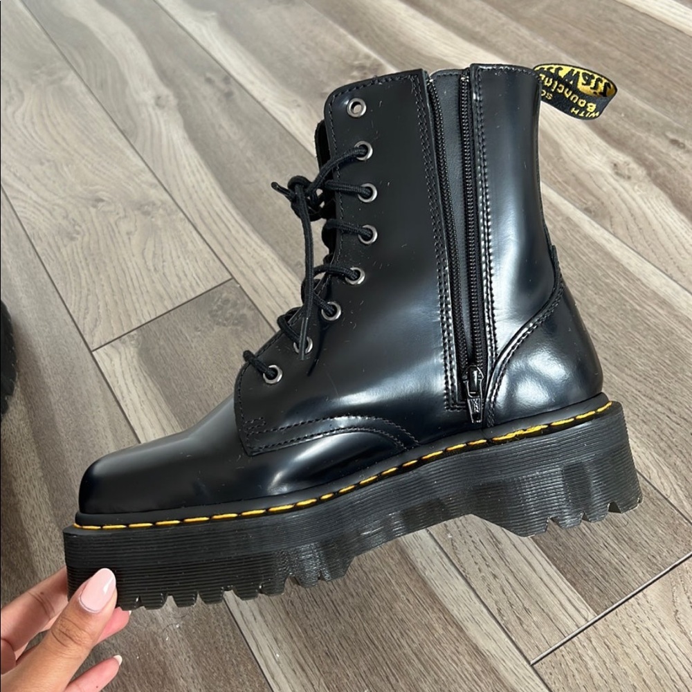 Doc Martens Jadon Platform 8-Eye